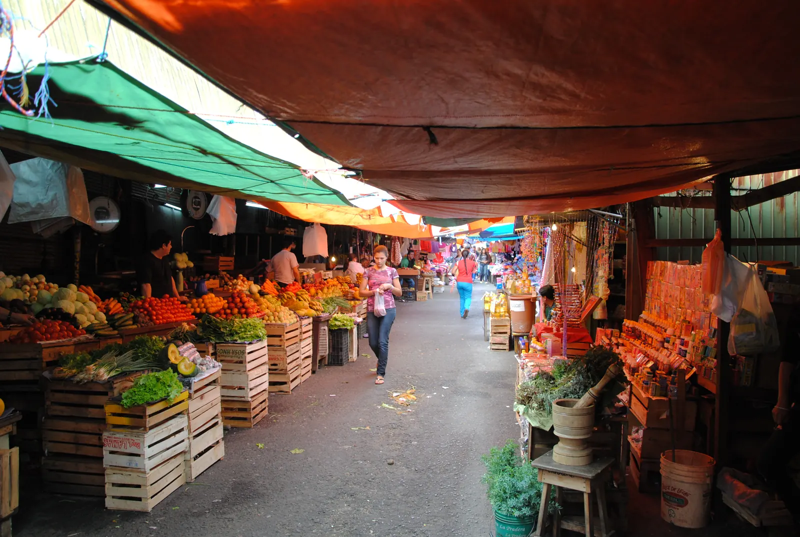 Puestos y comercios del Mercado 4 de Asunción